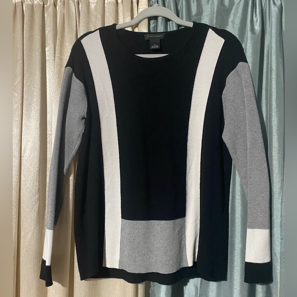 Dillard’a Black, White, & Grey Colorblock Sweater